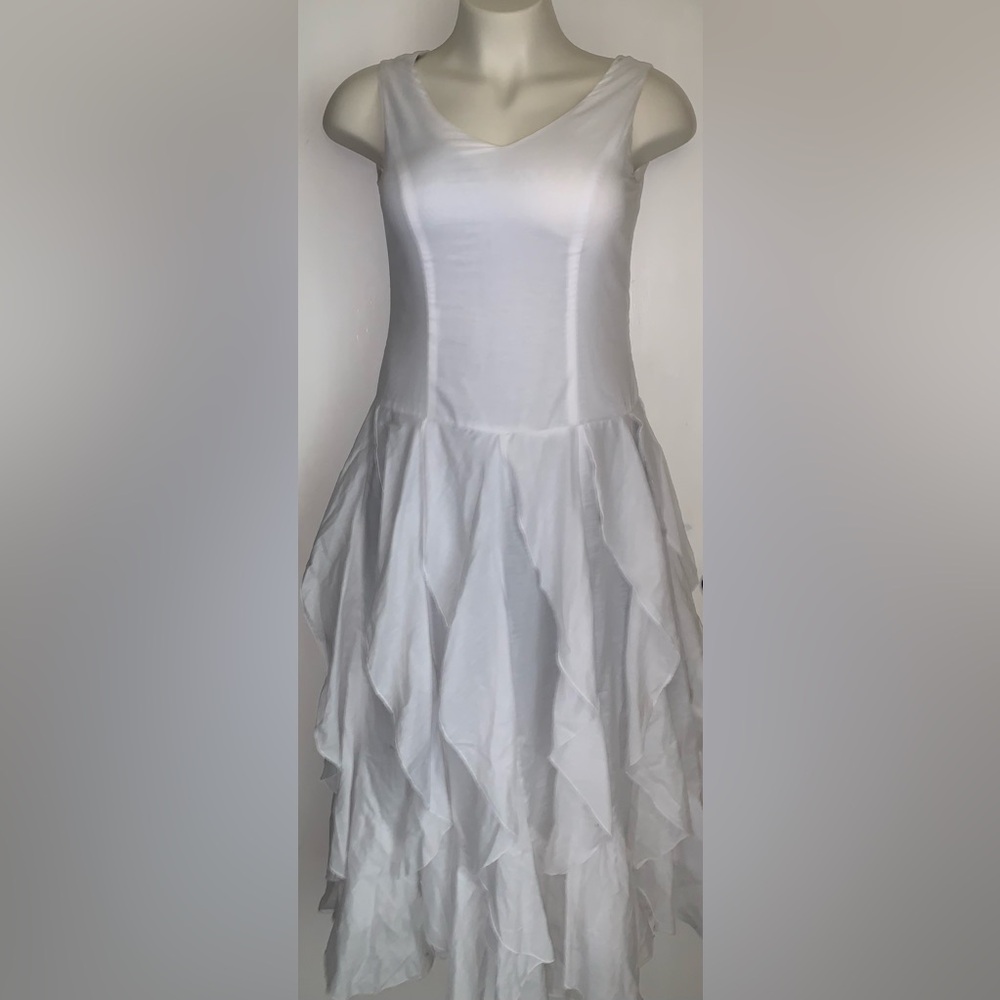 Metrostyle White v-neck ruffle dress